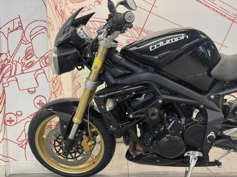 STREET TRIPLE 675