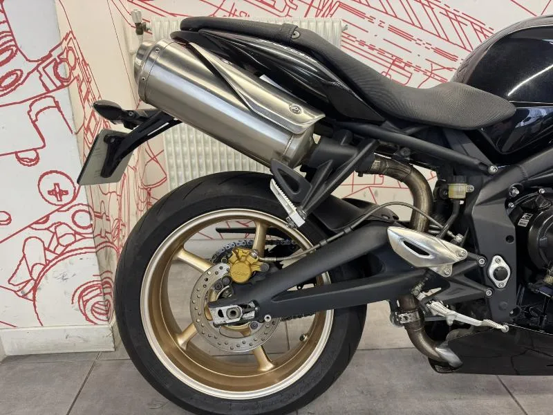 STREET TRIPLE 675