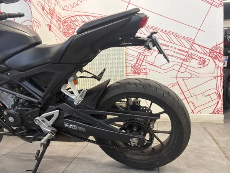 CB 125  R