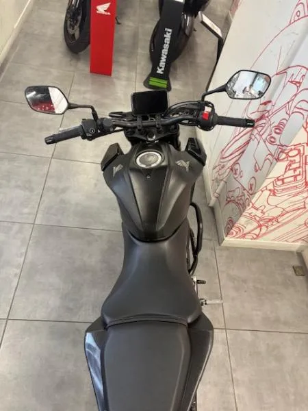 CB 125  R
