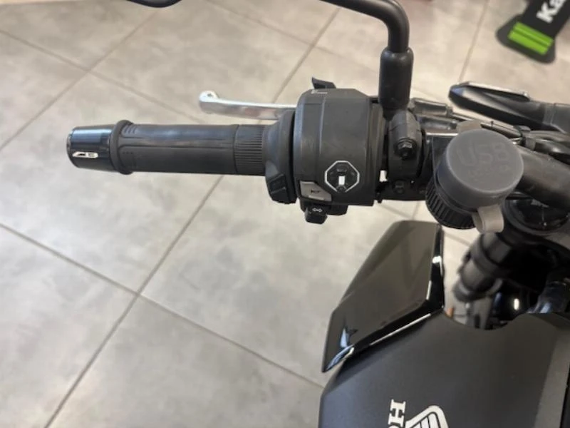 CB 125  R