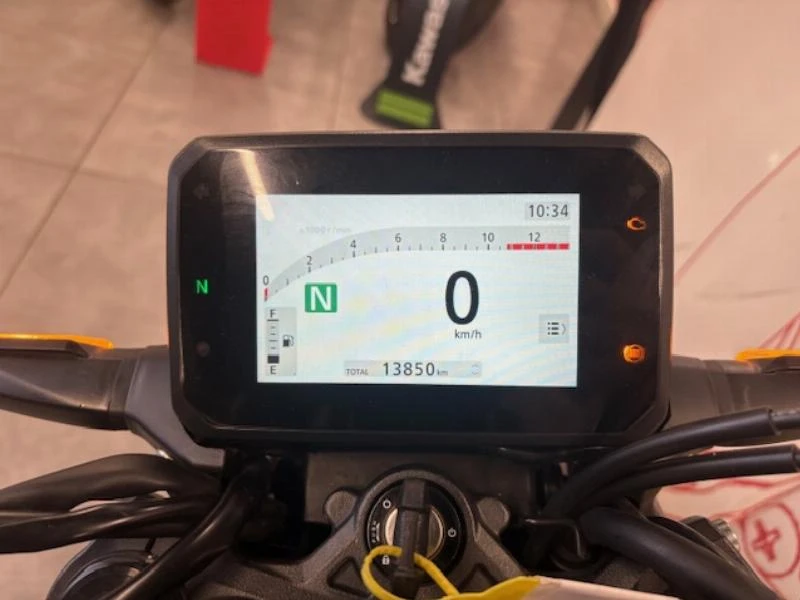 CB 125  R