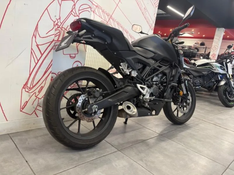 CB 125  R