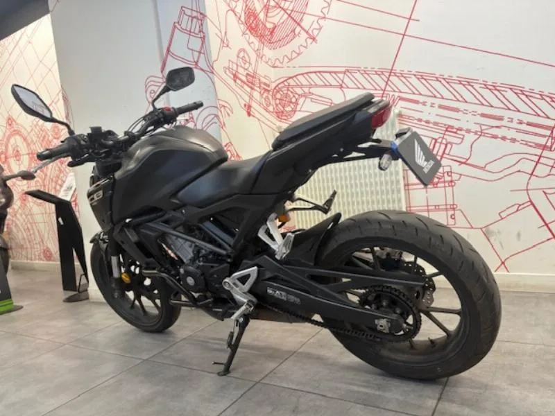 CB 125  R