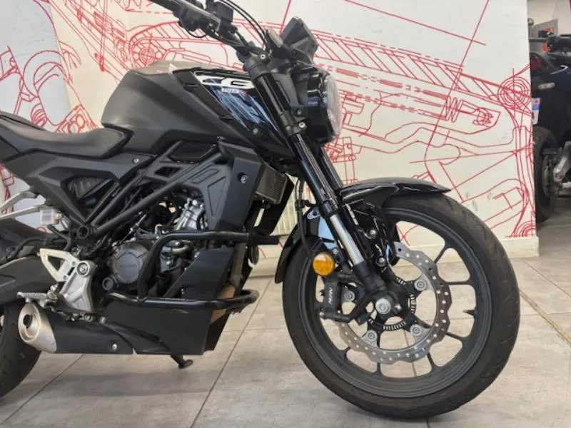 CB 125  R