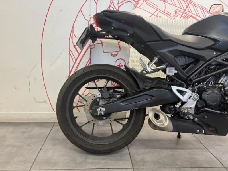 CB 125  R