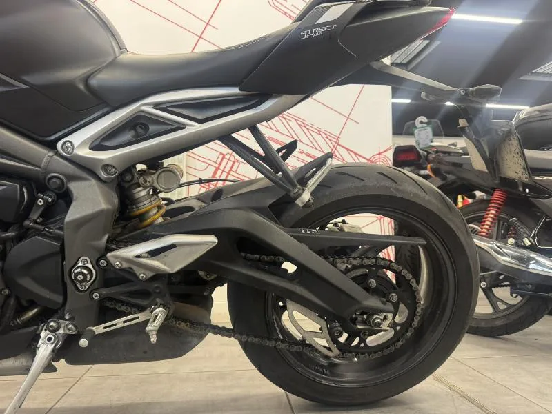 STREET TRIPLE 765 RS
