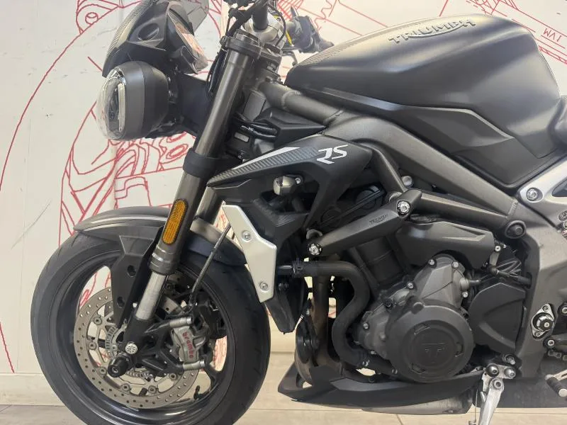STREET TRIPLE 765 RS