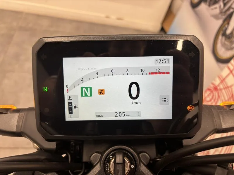 CB 125  R