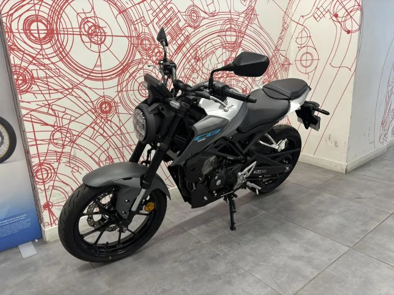 CB 125  R