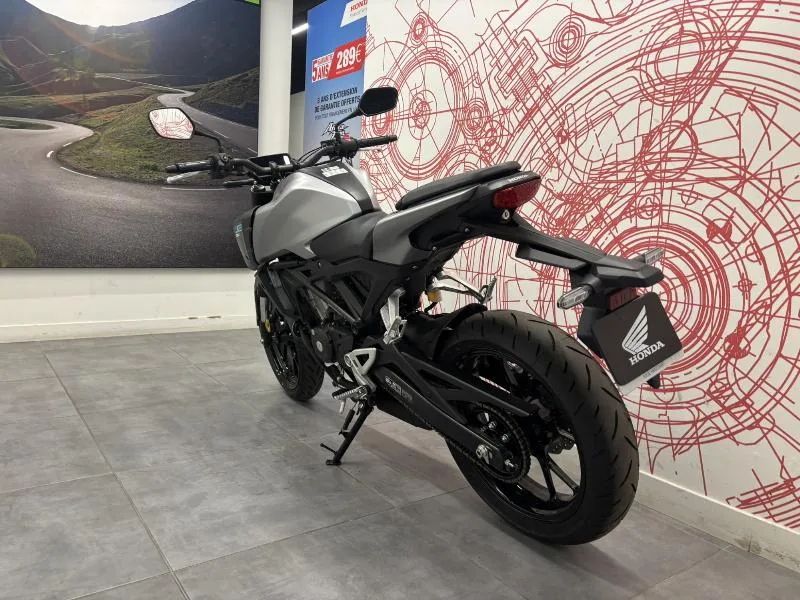 CB 125  R