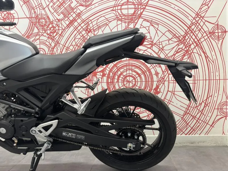 CB 125  R