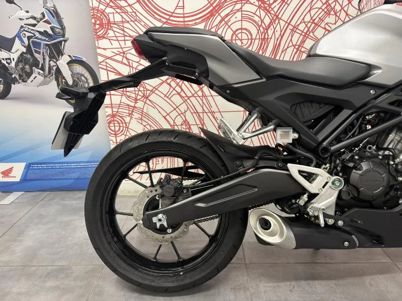 CB 125  R