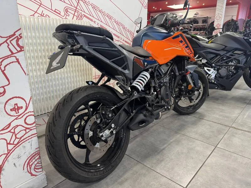 125 DUKE ABS