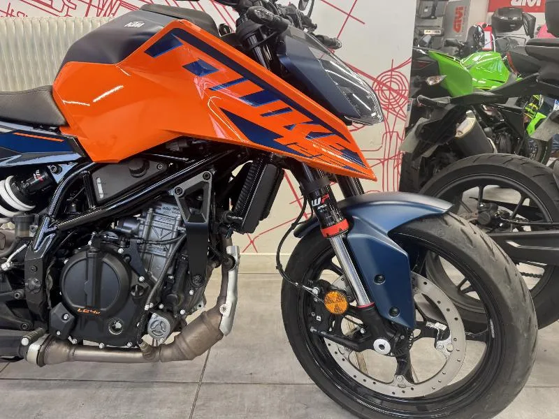125 DUKE ABS