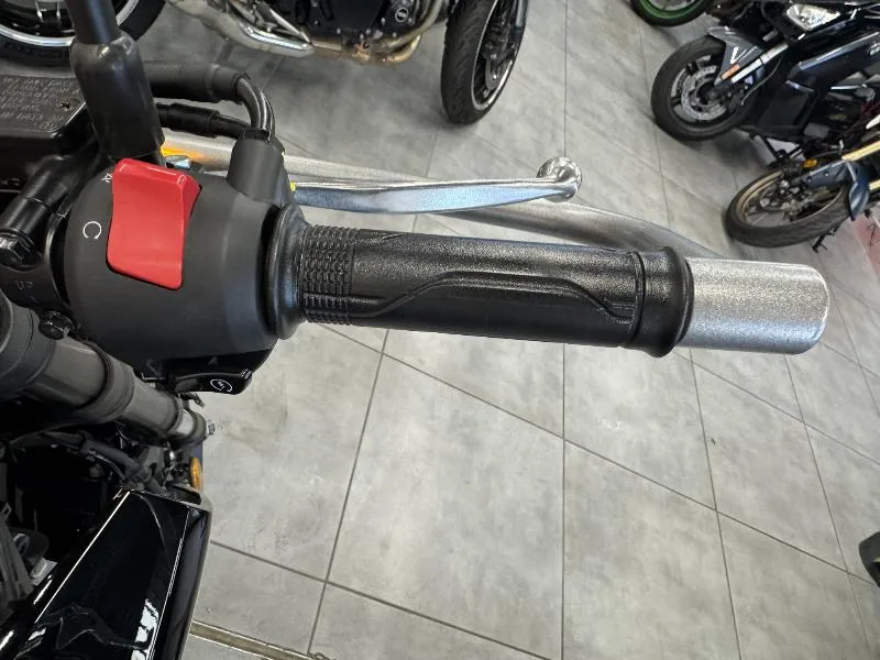 CB 125  R