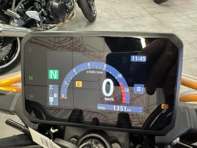 CB 125  R