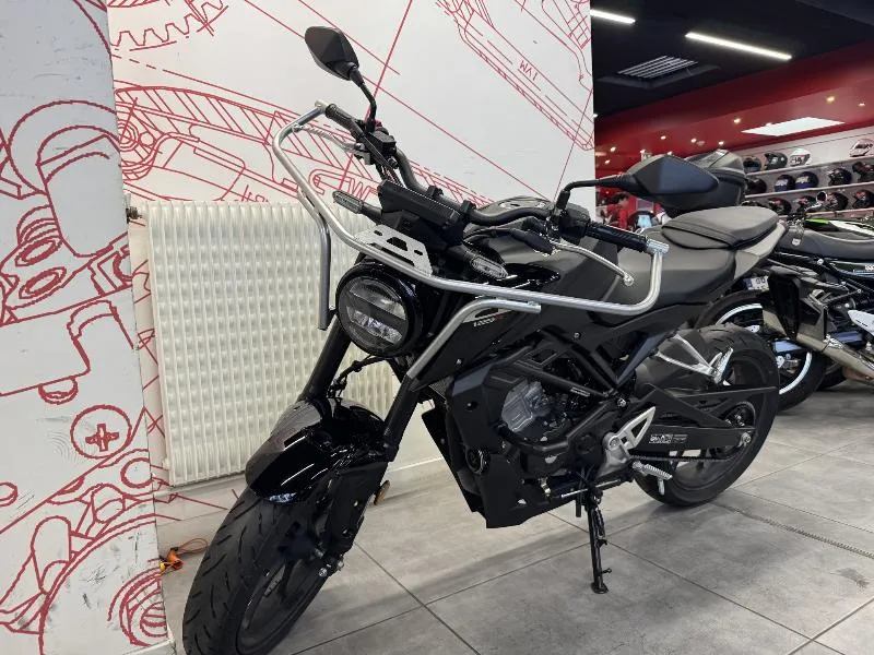 CB 125  R