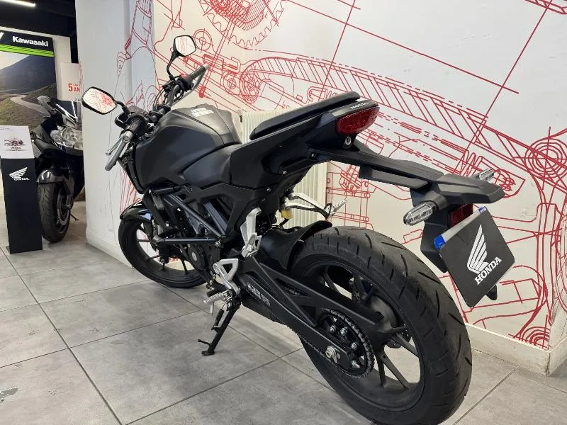 CB 125  R