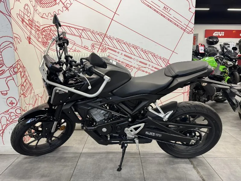 CB 125  R