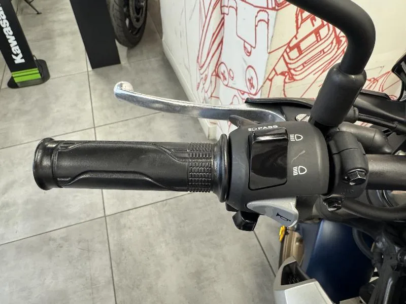 CB 125  R