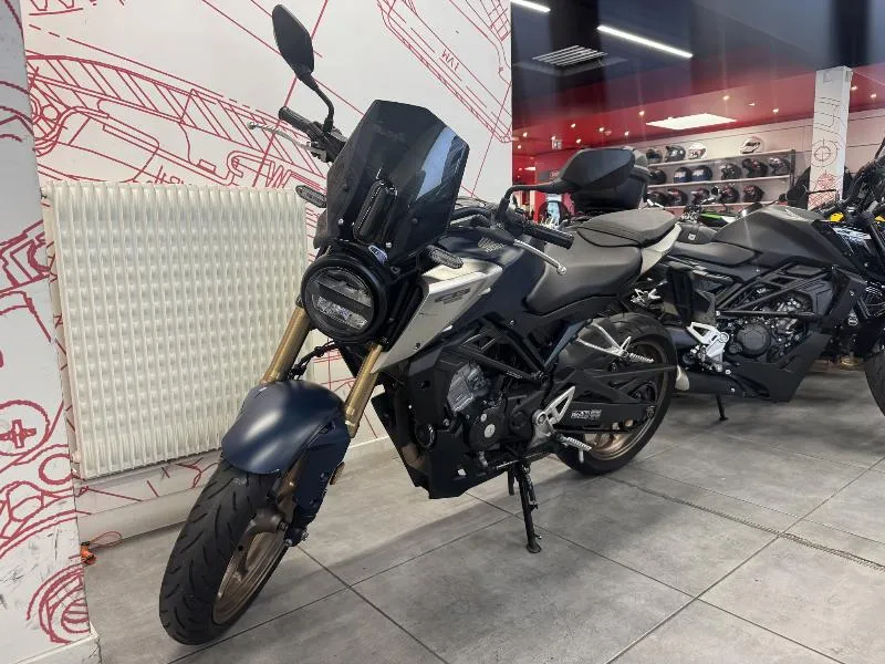 CB 125  R