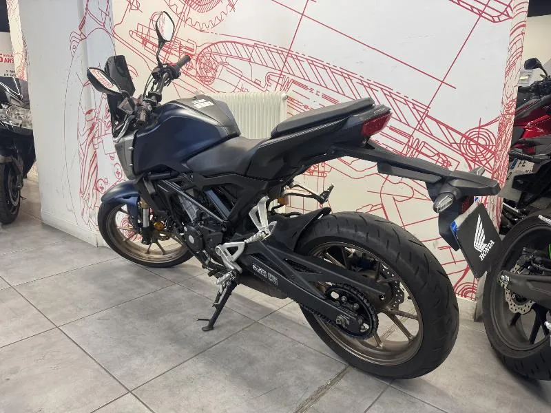 CB 125  R