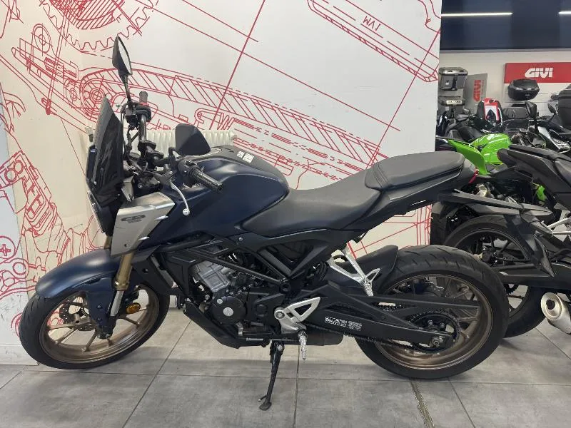 CB 125  R