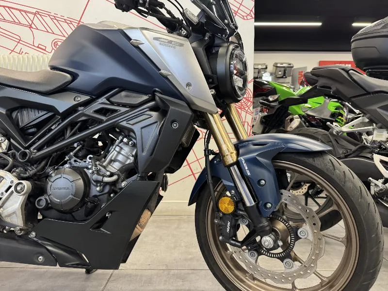 CB 125  R