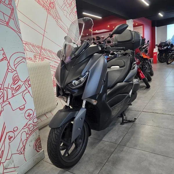 XMAX 300