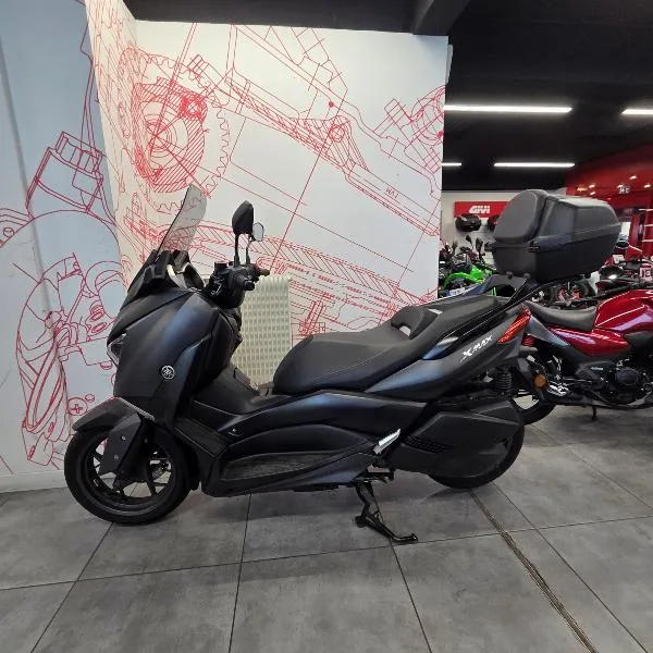 XMAX 300