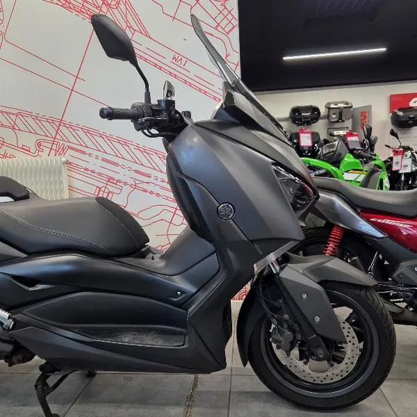 XMAX 300
