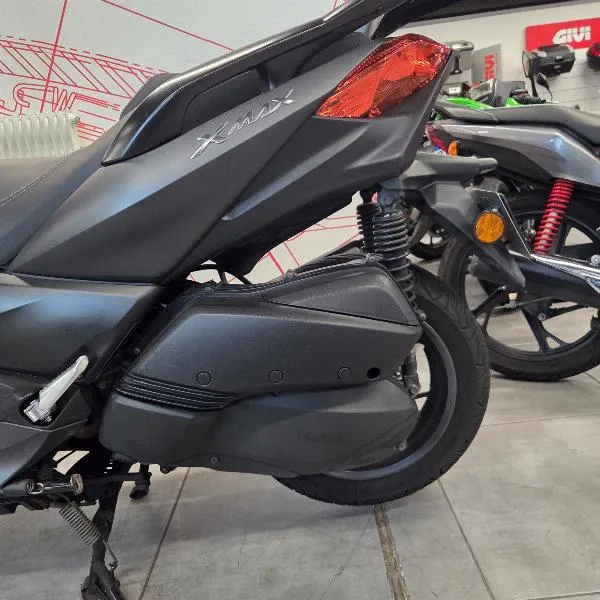 XMAX 300