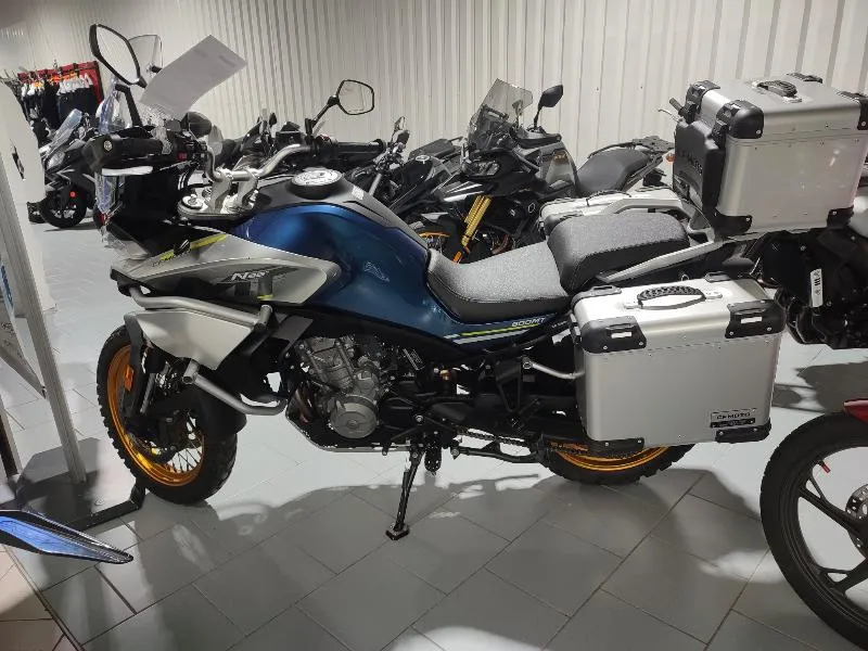 MT 800 TOURING