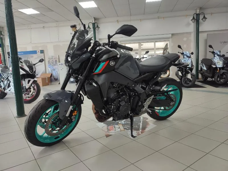 MT09
