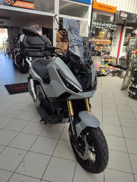 XADV 750 DCT