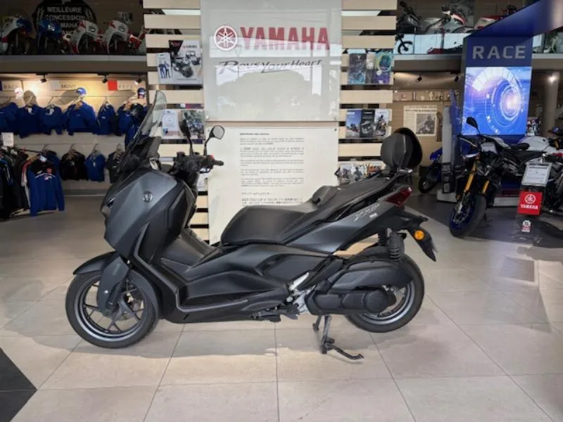 XMAX 125