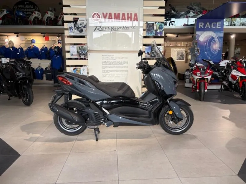 XMAX 125 TECH MAX