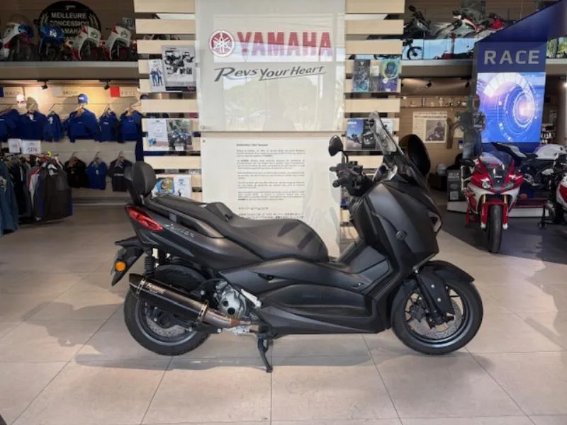 XMAX 300
