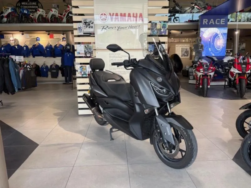 XMAX 300
