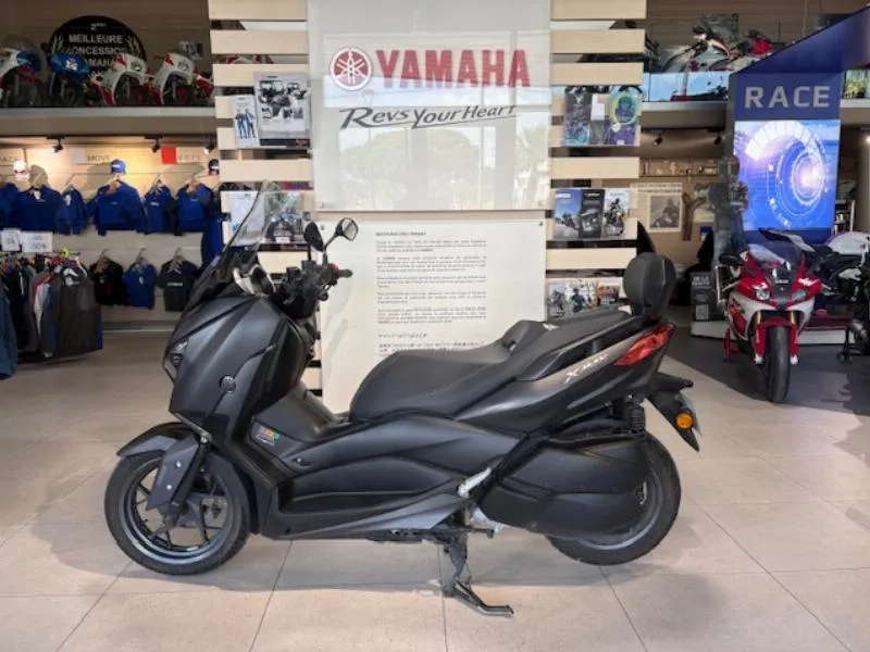 XMAX 300