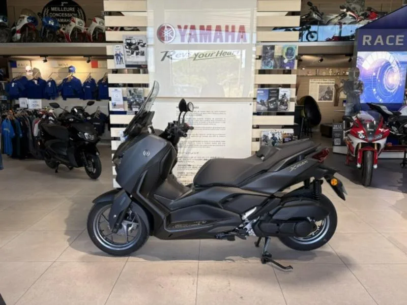 XMAX 125