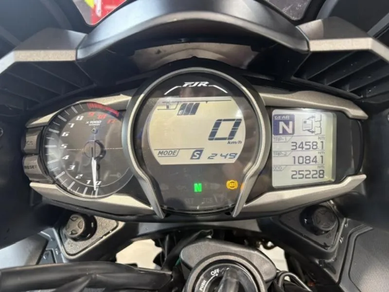 FJR 1300 AE ULTIMATE EDITION 192eMOIS GARANTIE 12 MOIS