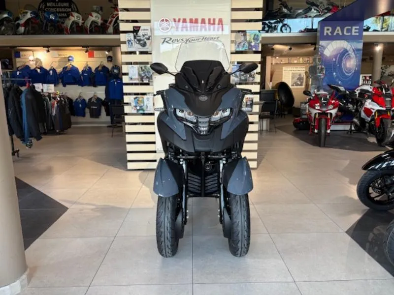 TRICITY 300