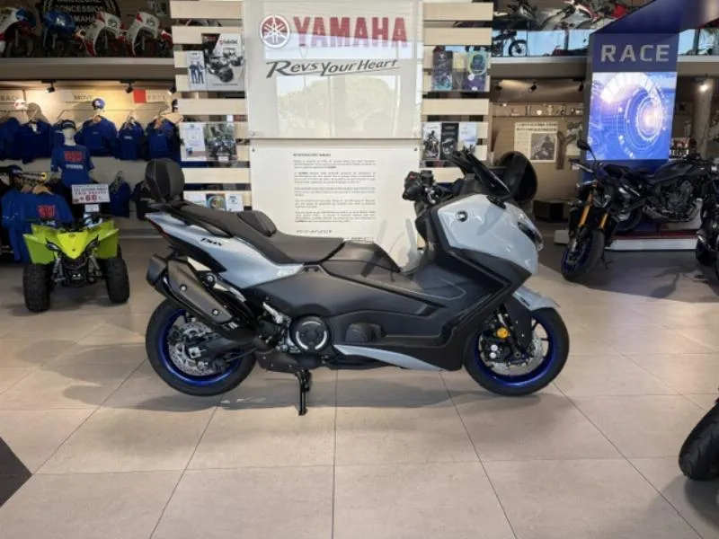 XP TMAX 560