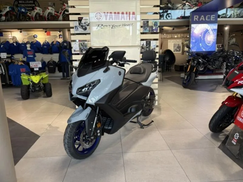 XP TMAX 560