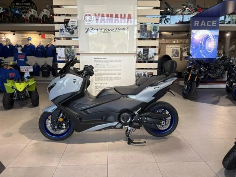 XP TMAX 560