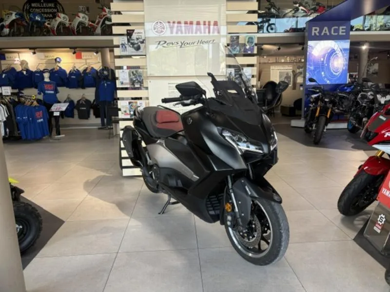 XP TMAX 560