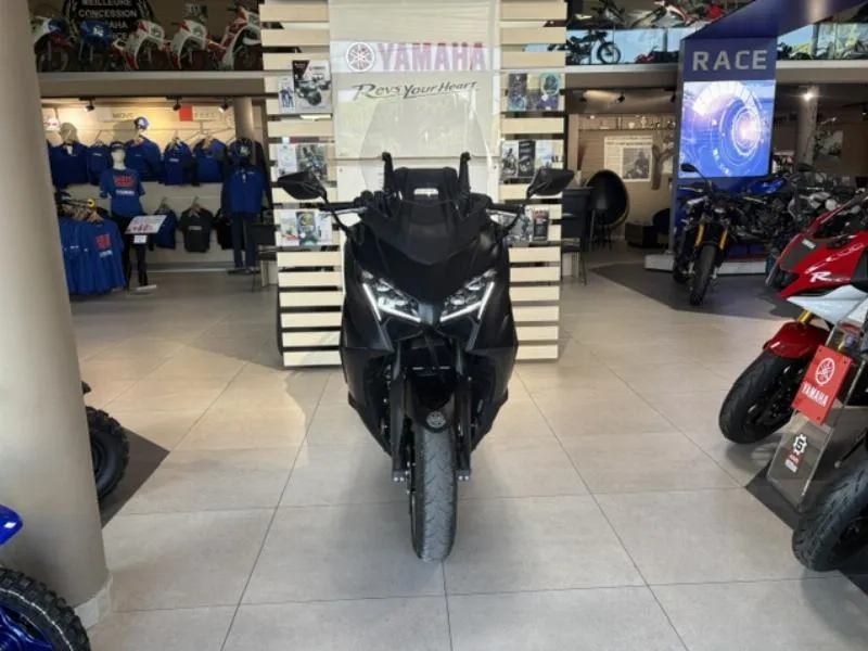 XP TMAX 560