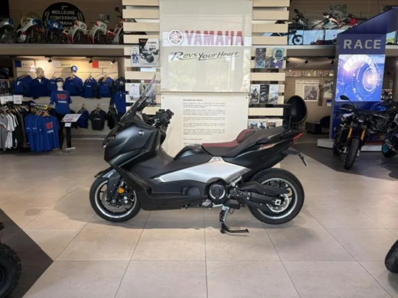 XP TMAX 560